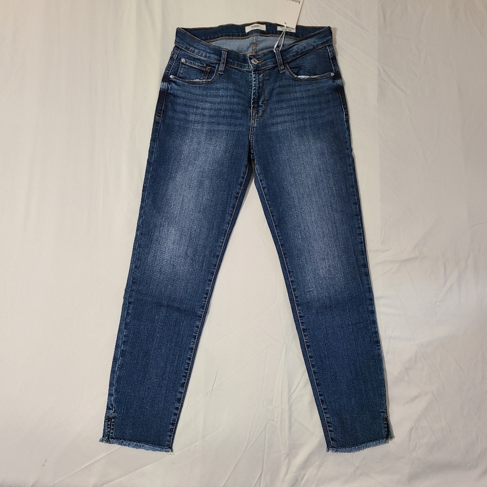 NWT Kensie Jeans The Effortless Skinny Crop Denim Size 8/29 slit & frayed on hem